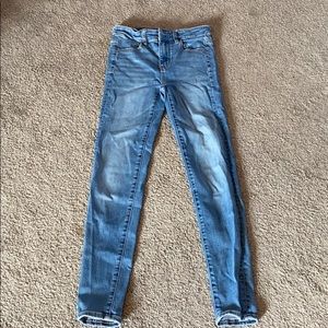 Size 2 AE jeans still in good condition